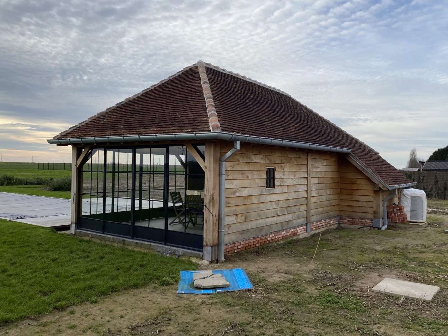 Comment optimiser l’espace de sa cuisine avec un îlot central et une table intégrée ?
