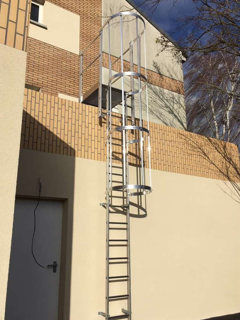 Pourquoi choisir l&rsquo;échelle de toit Tubesca pour vos travaux en hauteur ?