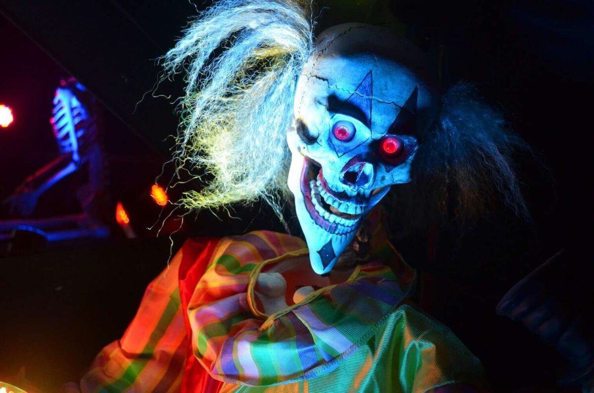 Du sourire forcé à l&rsquo;authentique joie : L&rsquo;éco-psychologie derrière nos expressions faciales