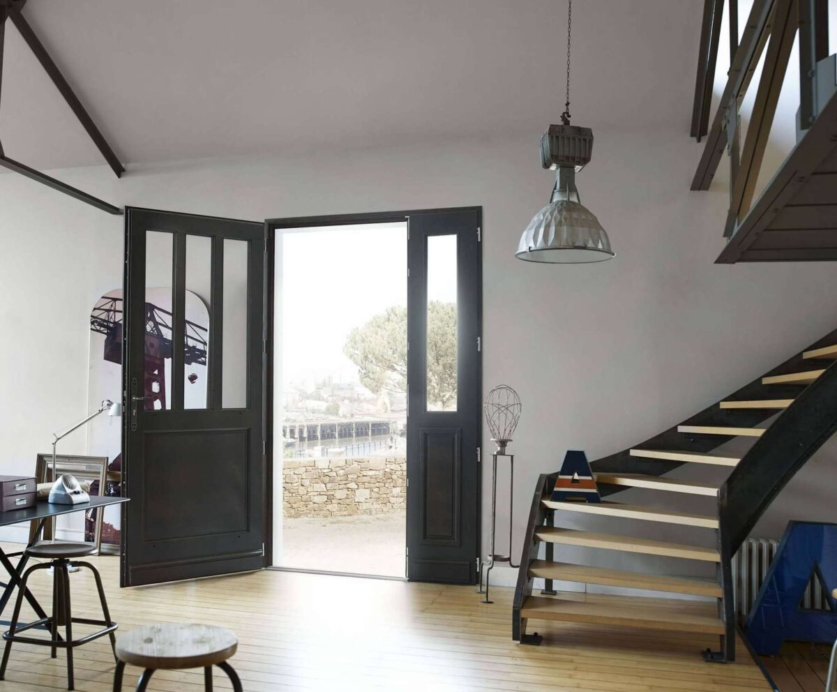 Pourquoi opter pour une porte-fenêtre 215×120 pour votre espace ?