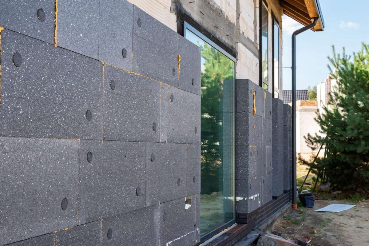 Isolation extérieure en polystyrène : est-ce la solution idéale pour vos besoins ?