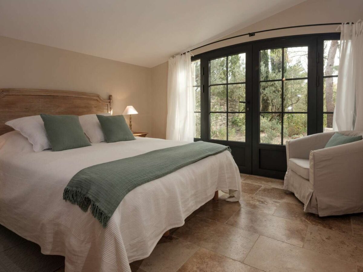 Comment choisir une porte-fenêtre 2 vantaux de 240×200 pour votre maison ?