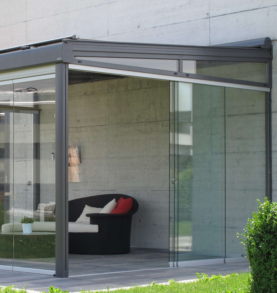 Comment habiller latéralement une terrasse sur plots ?